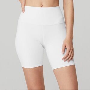 Alo Yoga 7” high-waist white shorts S small
